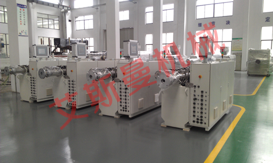 PE solid pipe production line