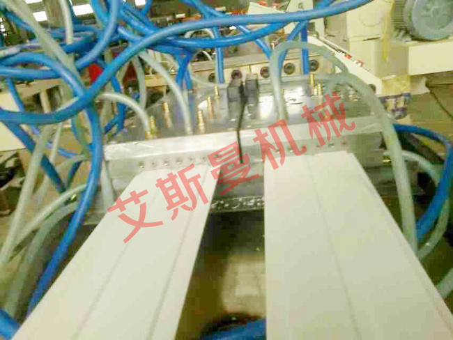 PVC扣板生产线